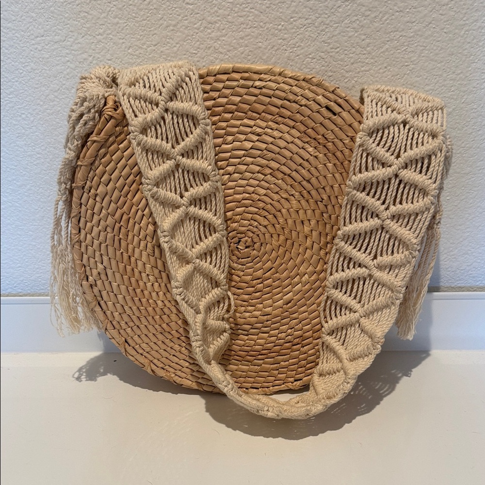 Woven Round Straw Shoulder Bag with Macramé Strap - Natural